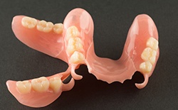 Set of partial dentures